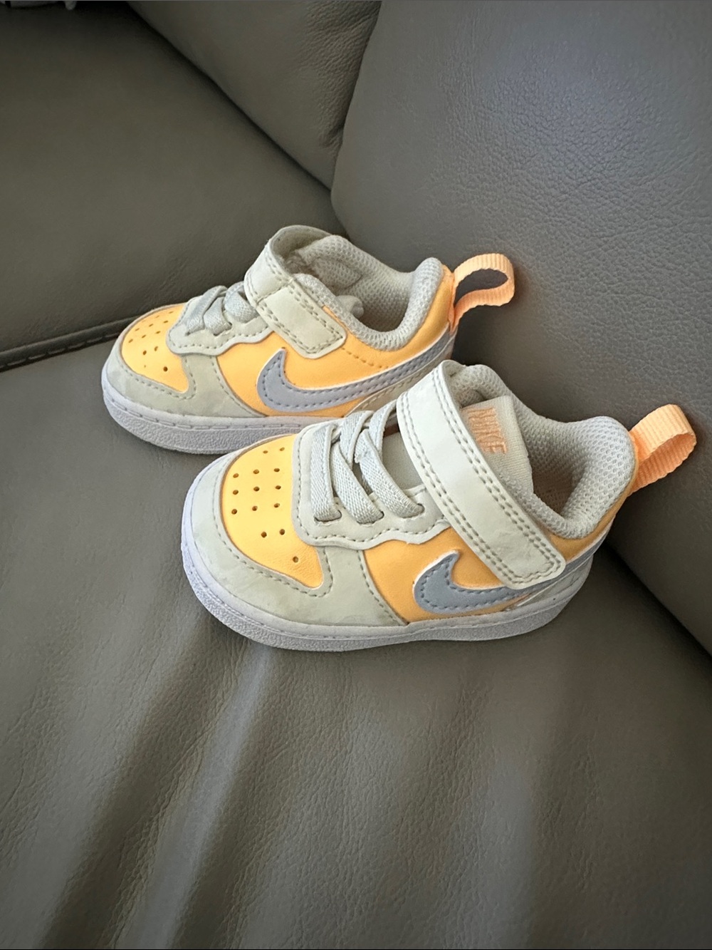 Nike Kids Peach and Gray Velcro Low-Top Sneakers